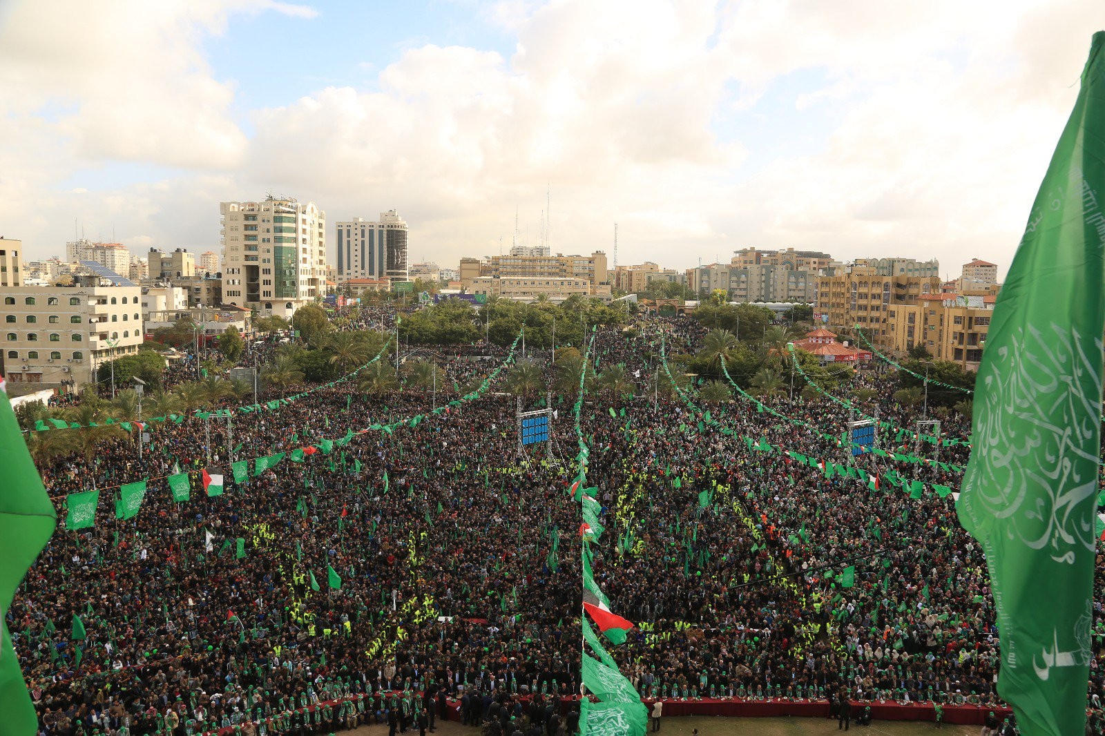 الفصائل الفلسطينية : نشارككم في هذا المهرجان تجديدا لعهد الوفاء للشهداء اوتأكيدا على نهج المقاومة