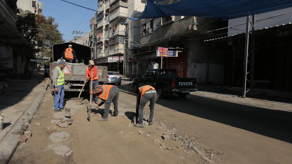 بلدية غزة تدعو المواطنين للحفاظ على خطوط المياه 