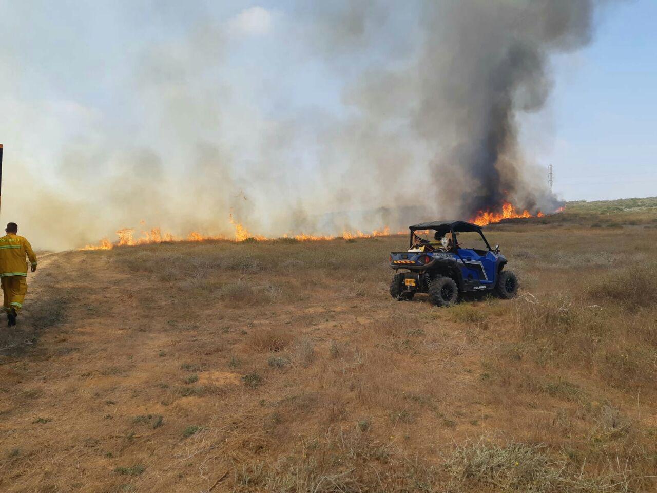 صورة من حرائق اندلعت بالأمس في غلاف غزة