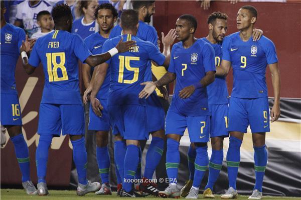 فرحة لاعبي البرازيل بالفوز