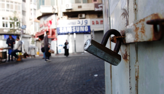 عمت أجواء الإضراب كافة مدن الضفة المحتلة يوم الاثنين الماضي