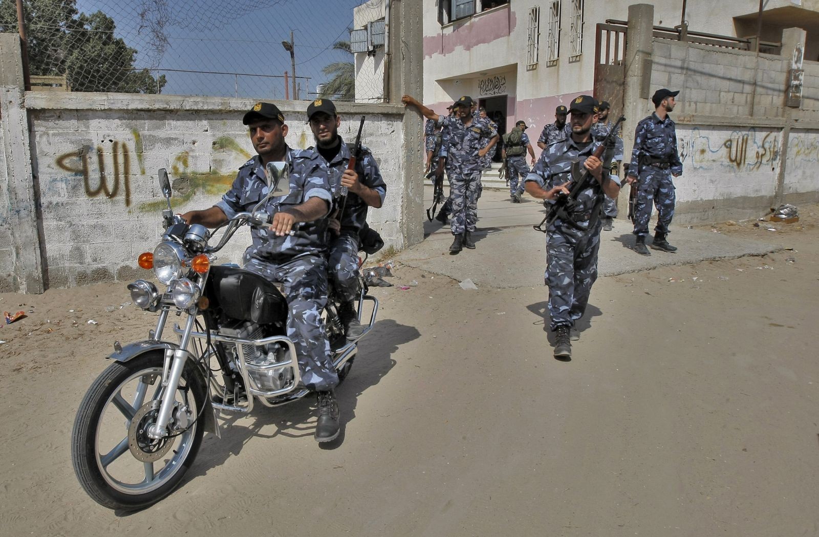 القبض على لصوص دراجات نارية في رفح 