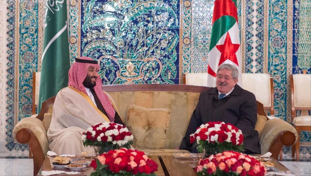 بن سلمان في ضيافة رئيس الوزراء الجزائري أحمد أويحيى (رويترز)