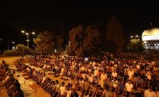 المصلون في الأقصى