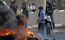 صورة  لشبان يتصدون لاقتحام قوات الاحتلال