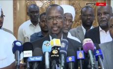 فيصل إبراهيم نائب رئيس الحزب الحاكم يعلن القرارات التي اتخذتها قيادة الحزب