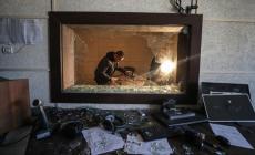 صورة للمقر بعد اقتحامه