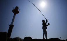 طفل يضيع في مياه المحيط الهادي ثم يعود حيا لأمه