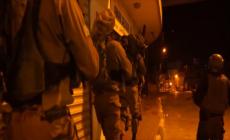 الاحتلال يعتقل مواطنًا على حاجز بالضفة