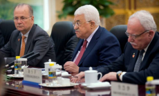 هل يدير عباس أزمته المالية على حساب غزة؟