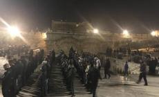 من صلاة العشاء في باب الرحمة