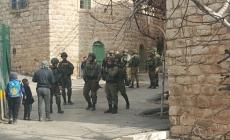 الاحتلال ينصب خياما قرب الحرم الإبراهيمي