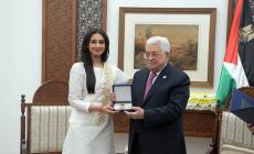 محمود عباس يكرّم أبطال مسلسل إماراتي هاجم "الإخوان"