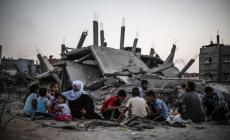 في غزة إفطار فوق الركام