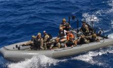 وسط تحذيرات إيرانية.. تواصل الحشد العسكري بمضيق هرمز