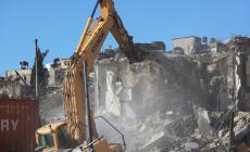 18 ساعة من الهدم.. وادي الحمص يتحول إلى ركام والسلطة تهدد  