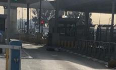 ورة التقطها أحد المواطنين، لشاب مصاب ملقى على الأرض