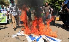 حرق علم اسرائيل.jpg