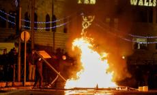 تحطيم محال تجارية لفلسطينيين في يافا واشتباكات عنيفة