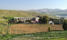 “مركز القدس” ينتزع قراراً من “العليا” الإسرائيلية بوقف هدم مدرسة فروش بيت دجن