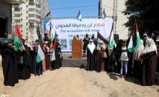 وقفة للنساء في غزة للمطالبة بدعم مشاريعهن المدمرة بالعدوان الأخير 