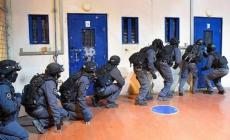 الاحتلال يشن حملة قمع واسعة في سجن "نفحة"