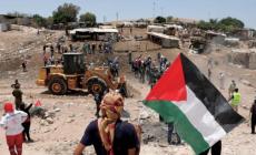 الخان الاحمر