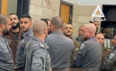 خلال المحاكمة