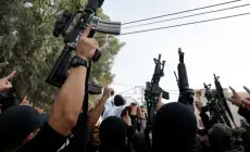 أمن السلطة يحرق منازل عوائل المقاومين في جنين