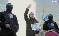 من وسط الركام في مخيم جباليا ..  القسام تسلم الأسيرة أغام بيرجر للصليب الأحمر