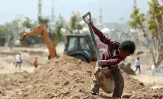 الاحتلال يشن غارات جوية مكثفة تستهدف المعدات الثقيلة في قطاع غزة