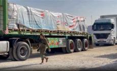 تعليق نقل المساعدات في غزة بعد استهداف قافلة إنسانية واستشهاد أحد السائقين