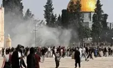 الاحتلال يغلق المسجد الأقصى لليوم الثالث ويمنع المصلين من الوصول إليه