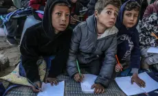 أطفال غزة… في الطريق إلى المدرسة كثير من الركام وأحلام بقلوب مكسورة