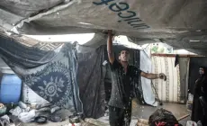 غزة على حافة كارثة إنسانية.. خيام متهالكة ومستشفيات بلا إمدادات