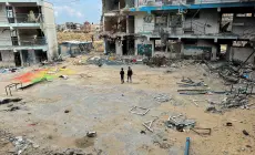 دمار المدارس في غزة يحرم مئات الآلاف من التعليم ويهدد مستقبل جيل كامل