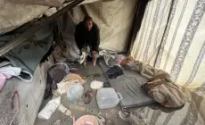 عائلات بين خيام ممزقة وبيوت متصدعة.. ‘نخاف من المطر كما نخاف من الحرب’