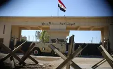 بوابة رفح من معبر إنساني لحاجز إسرائيلي