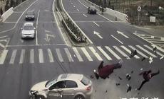 الصورة تظهر جسدين متطايرين في الهواء