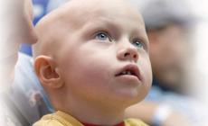 أحد الأطفال المصابين بالسرطان