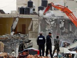 صورة لهدم الاحتلال منازل الفلسطينيين 