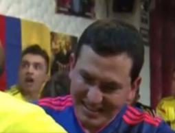 خوسي يتابع بحاسة اللمس مباراة بلاده مع بولندا (سكاي نيوز)