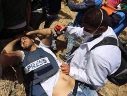 لحظة اصابة الصحفي الشهيد ياسر مرتجى