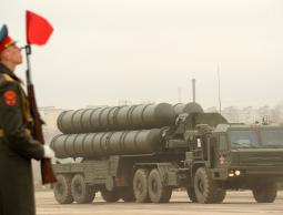 وزير الدفاع الروسي: سنزود الوحدات السورية المضادة للطائرات بأنظمة تعقب وتوجيه روسية- جيتي