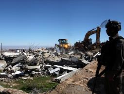 الاحتلال يهدم منزلًا قيد الإنشاء في عناتا شمال شرق القدس 