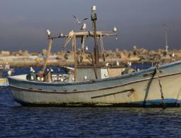 الاحتلال يسمح بعودة الصيد في بحر شمال غزة