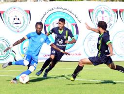 جانب من مباراة سابقة بين الشاطئ والهلال