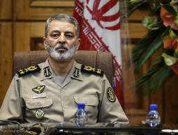  قائد الجيش الإيراني الجنرال عبد الرحيم موسوي