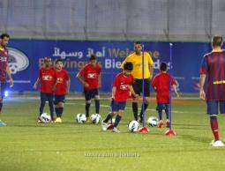 جانب من تدريبات فريق الصغار بنادي برشلونة