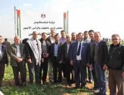 صورة خلال اقامة حديقة الشهيد زياد أبو عين 